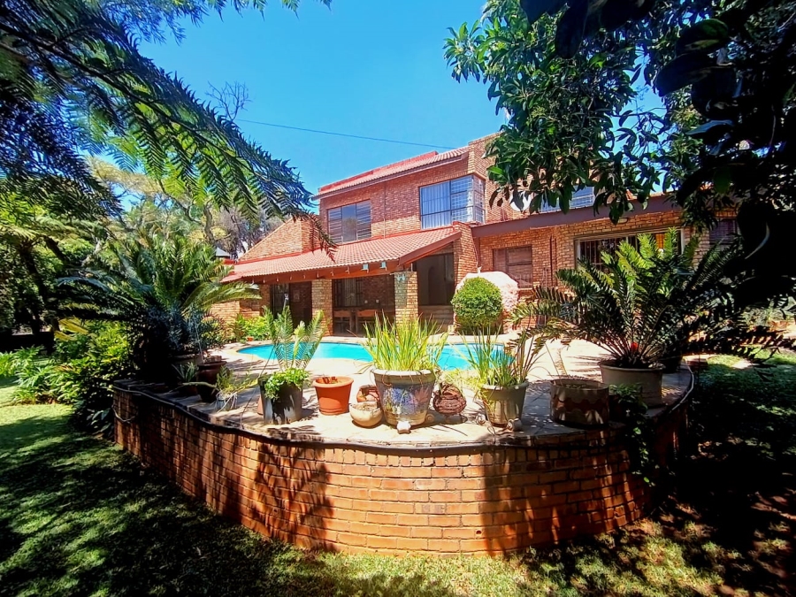 5 Bedroom Property for Sale in Safari Gardens North West